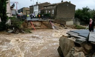 Потоп във Франция: Най-малко 12 са загинали