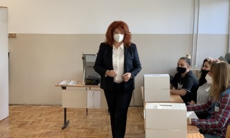 Йотова: Гласувах за нова страница в историята на България