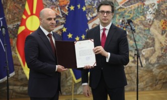 Македонският президент Стево Пендаровски връчи мандат на лидера на Социалдемократическия