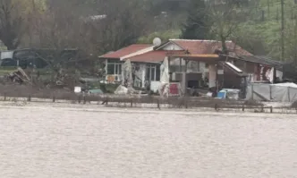 Проливните дъждове доведоха затваряне на пътища на юг от Бургас