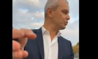 Костадин Костадинов получи серия псувни на жълтите павета Във видео