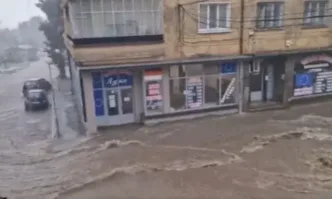 Проливен дъжд заля Карлово, обявено е частично бедствено положение (ВИДЕО)