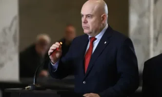 Санкциите срещу петимата български граждани идват седмица след като на