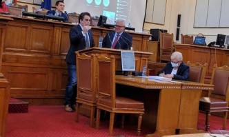 От Фейсбук профила на Мариян БашурИдват ми наум доста епитети