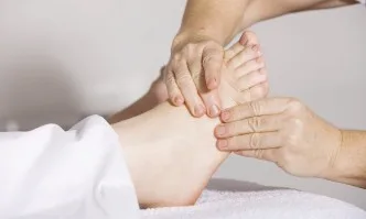 Възстановителен и подмладяващ масаж на краката