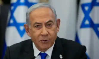 Освиркаха Нетаняху по време на обръщение в парламента