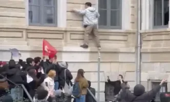 Не стихват протестите в Турция заради ареста на вече отстранения