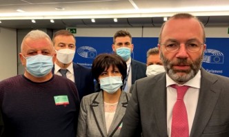 Вебер: ЕС наблюдава и следи политическия натиск в България