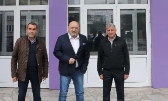Министър Кралев инспектира спортни зали във Велико Търново