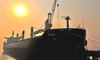 Българският кораб за насипни товари Рожен ще е първият плавателен