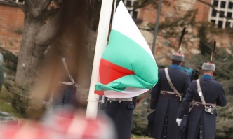 В центъра на София започнаха официалните церемонии за Трети март (СНИМКИ)