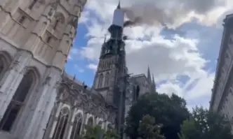 Камбанарията на готическата катедрала Света Богородица във френския град Руан