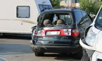 Дете и възрастна жена загинаха а трима души бяха ранени