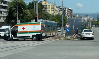 Катастрофа с линейка в София, трафикът е затруднен (ВИДЕО)