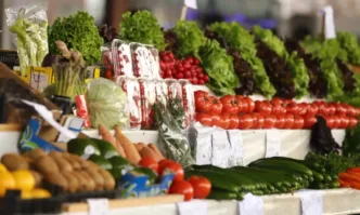 Цените на основните хранителни стоки на борсите в страната остават