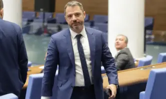 Кой евроатлантик разпъна чадъра над Лукойл и срещу какво пита