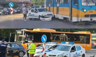 Трамвай отнесе полицейска кола в София. Няма пострадали
