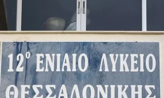 Заради затворените училища: Родителите в Гърция излизат в отпуск