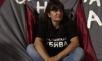 Вера Иванова скочи на адвокат Хаджигенов: Дъщеря ми учи в България, това прави ли я тъпа?