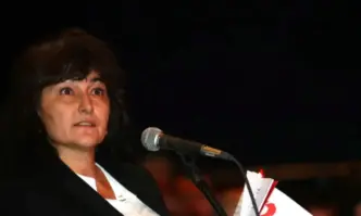 Днешното време е време което разрушава традицията поставя кръст на