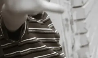 Съгласно Закона за закрила на детето всеки човек на когото