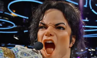 Първият кадър от предстоящия биографичен филм за Майкъл Джексън който