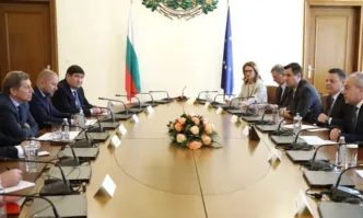 Служебният премиер Гълъб Донев проведе среща с представители на ръководството
