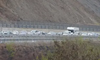 Движението ще се осъществява само в аварийната лентаОт понеделник –