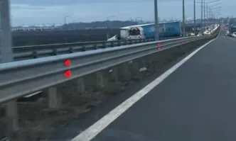 Тир катастрофира на Северната скоростна тангента в София Движението е блокирано