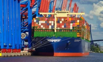 Опасен контейнеровоз потъна край бреговете на Индия