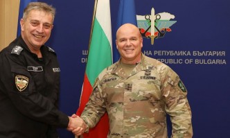 Командирът на Сухопътното командване на НАТО в България, МО съобщава ден след това
