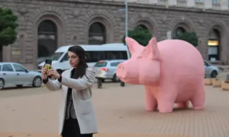 Издигнаха паметник на Асен Василев в центъра на София