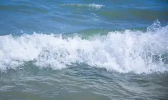 Търговски кораб е бил ударен от дрон в Червено море