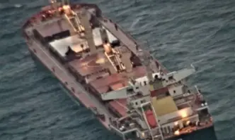 Индийски военен кораб е прихванал отвлечения Руен