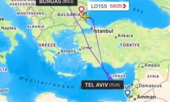 Самолет Airbus A320 изпълняващ чартърен полет на българската авиокомпания Електра