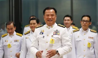 На пресконференция: Здравният министър в Тайланд танцува заради легалната употреба на канабис