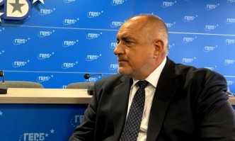 Тази вечер в 20 00 часа цивилни полицаи са влезнали в