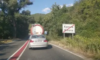 Километрично задръстване се е образувало в района на Кресна в
