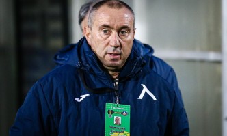 Треньорът на Левски Станимир Стоилов няма намерение да привлича български