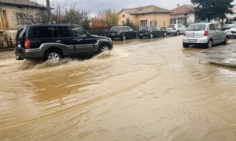Цяла нощ аварийни екипи дежуриха в общините Петрич Сандански Симитли