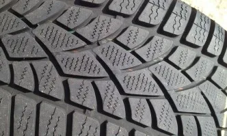 Над 30 автомобила осъмнаха с нарязани гуми в столичен квартал