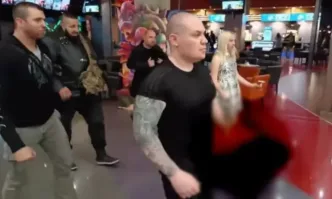 Момчето няколко пъти е отказало да участва но след настояване