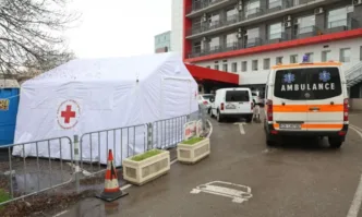 Импровизираният кръводарителски център е разположен пред Пирогов Само за първите час