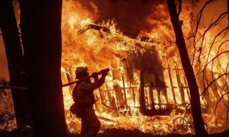 Жертвите на огромния пожар в Калифорния вече са 76 (ВИДЕО)