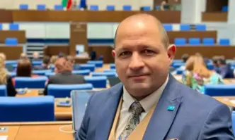 Не бива да унищожава стадото заради няколко черни овци коментира