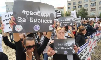 Национален протест срещу Ковид мерките, демонстрантите изгониха Тошко Йорданов и Мая Манолова