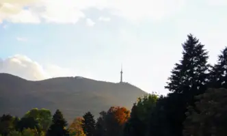 Дъждовете продължават като на места те ще бъдат придружени от