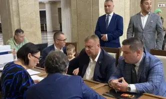 ВМРО внесе в Централната избирателна комисия необходимите документи за участие