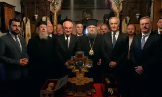 Премиерът Димитър Главчев ръководената от него делегация и Негово Високопреосвещенство
