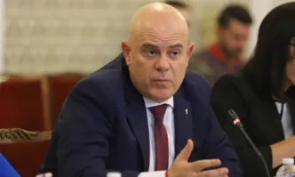 Главният прокурор заместник министри и експерти седнаха на една маса